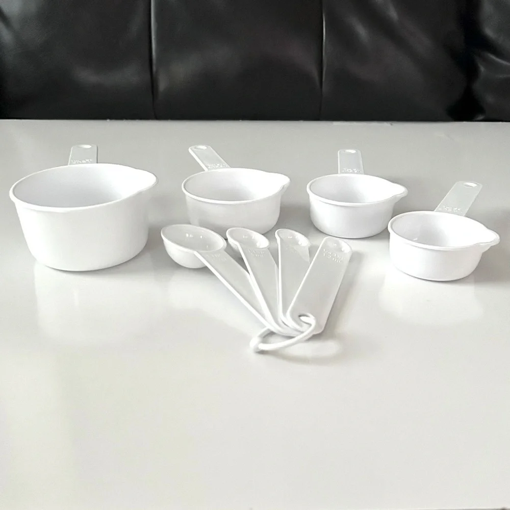 NWOT Set of 8 Pieces White Measuring Cups and Spoons